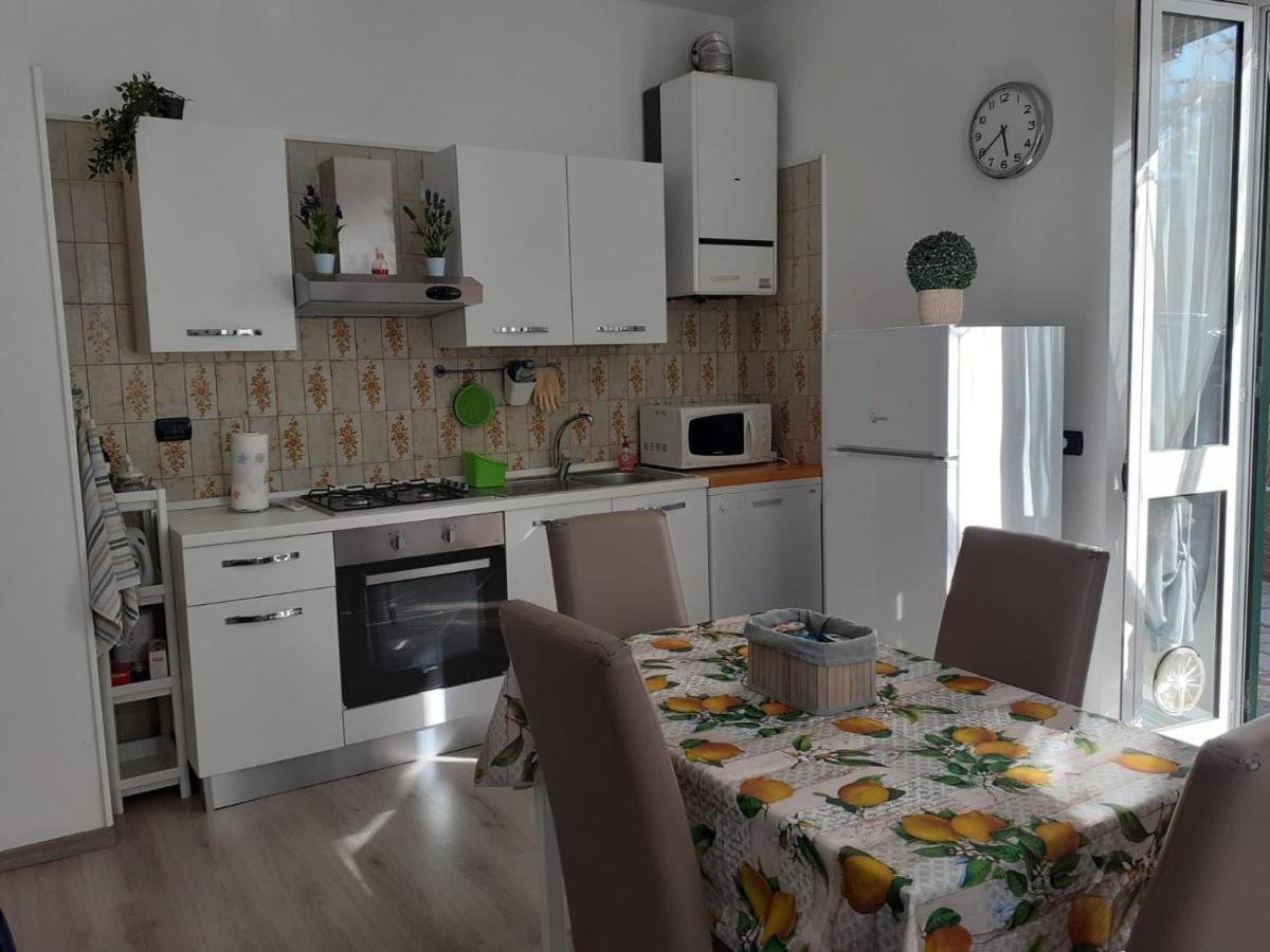Tigullio Vacations - Flavia Beach Apartment Lavagna Esterno foto